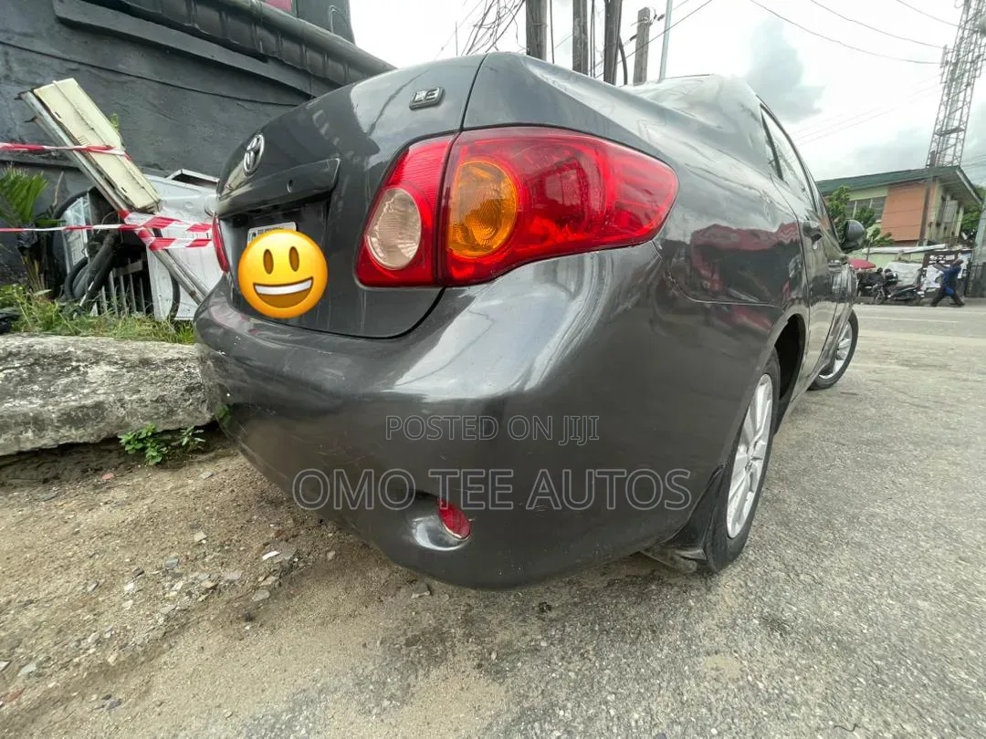 Toyota Corolla LE 4dr Sedan (1.8L 4 cyl 4A) 2009 Gray