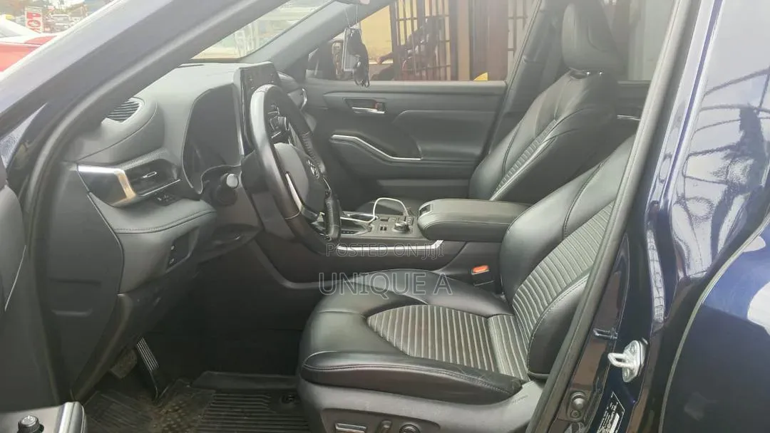 Toyota Highlander XSE 2021 Blue