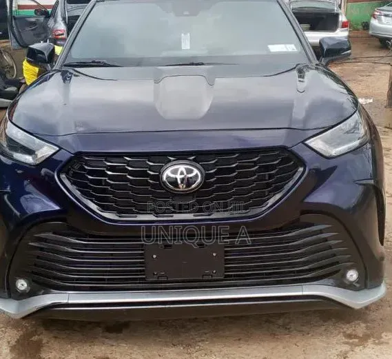 Toyota Highlander XSE 2021 Blue
