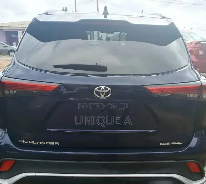 Toyota Highlander XSE 2021 Blue