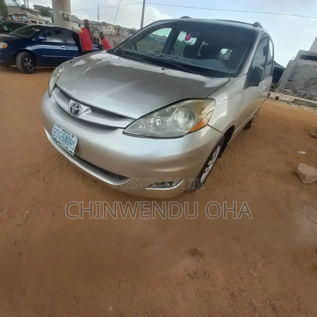 Toyota Sienna 2006 Gold