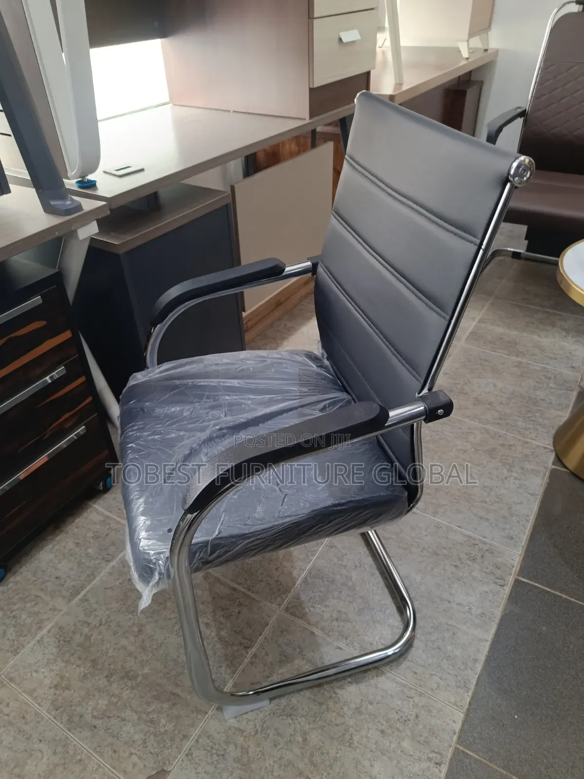 New Modern Office Visitor's Chair (Black)