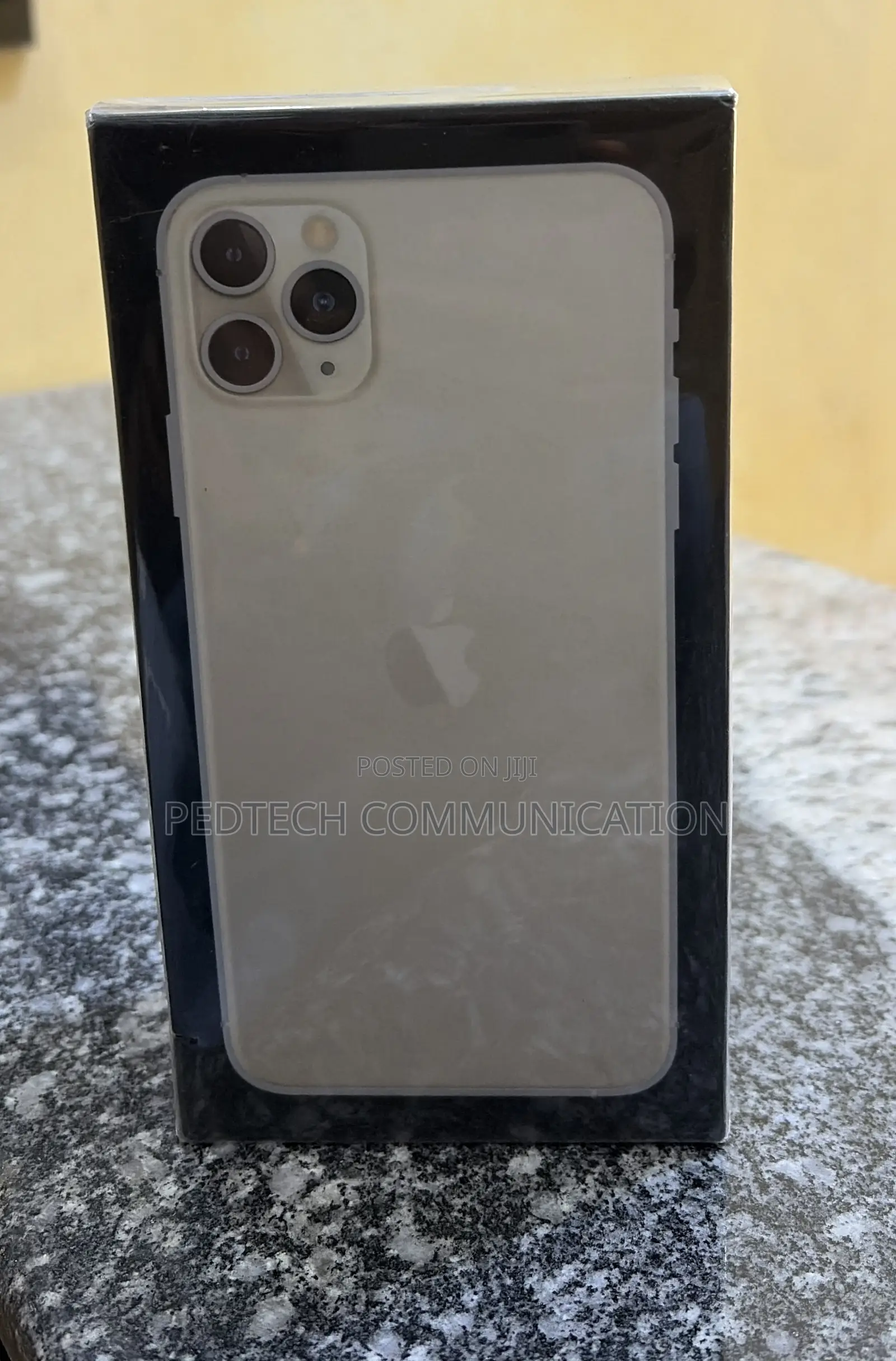 New Apple iPhone 11 Pro Max 256 GB Gold