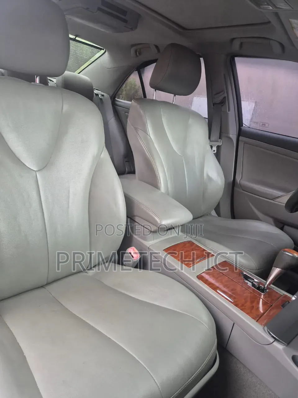 Toyota Camry XLE V6 4dr Sedan (3.5L 6cyl 6AM) 2010 Gray