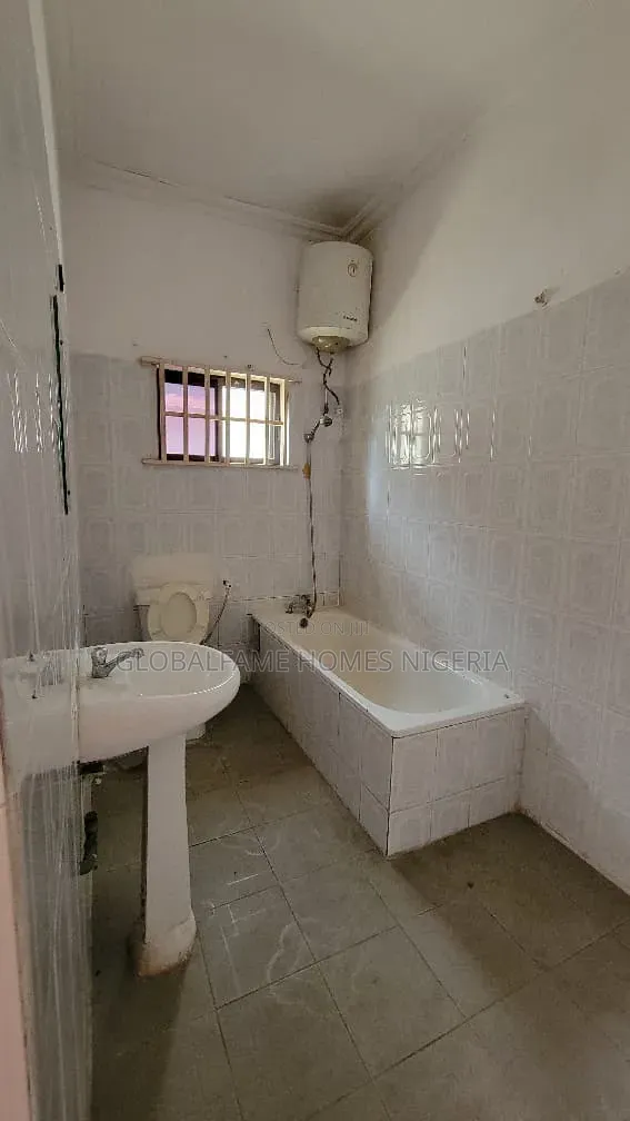 5bdrm Duplex in Parkview Estate for rent