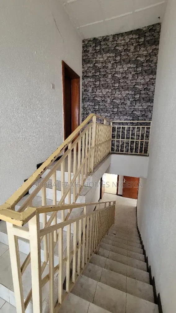 5bdrm Duplex in Parkview Estate for rent