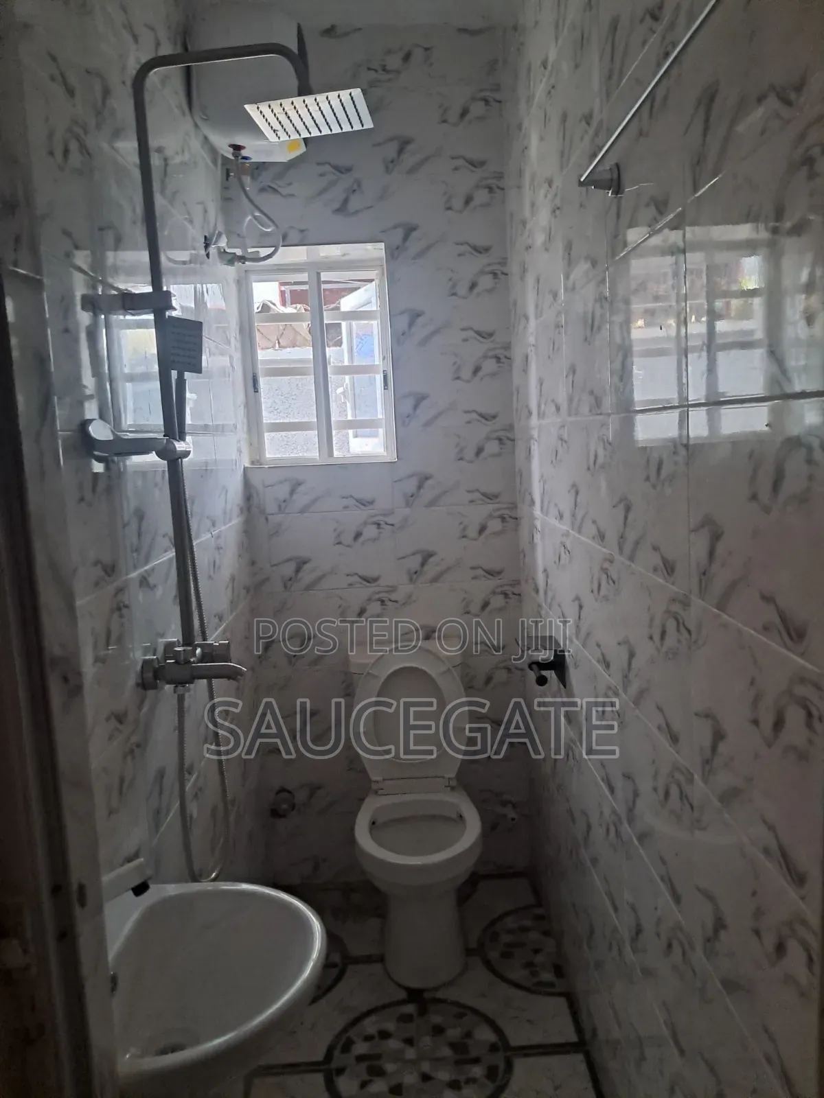 Mini Flat in Unipetrol Axis for rent