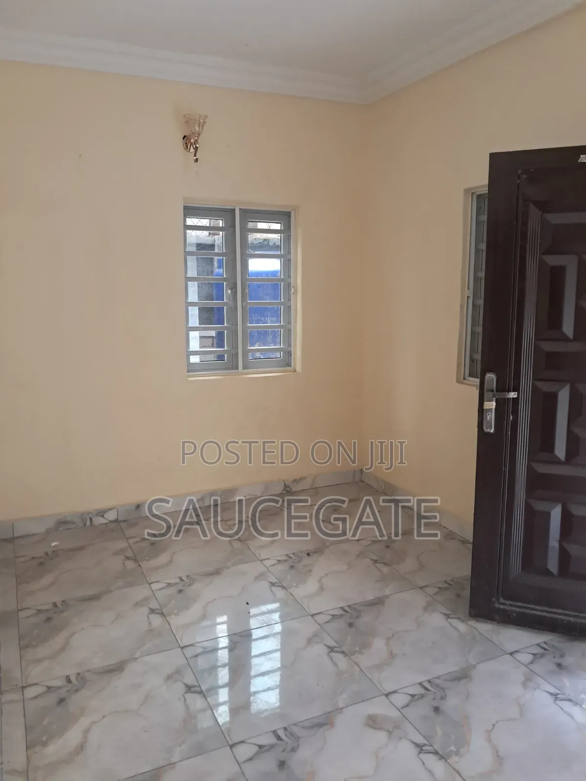 Mini Flat in Unipetrol Axis for rent