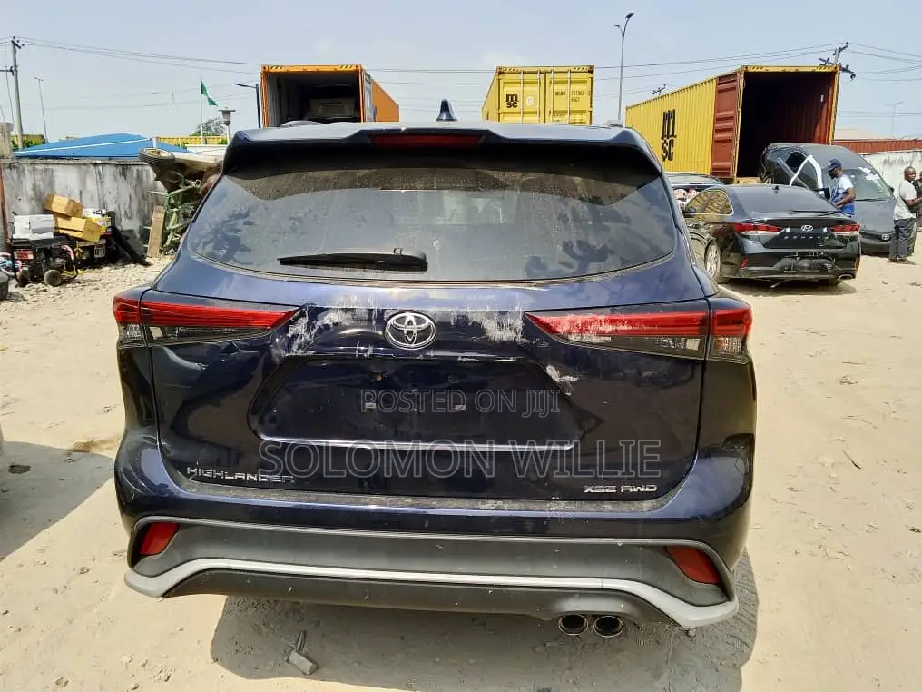 Toyota Highlander XSE 2021 Blue