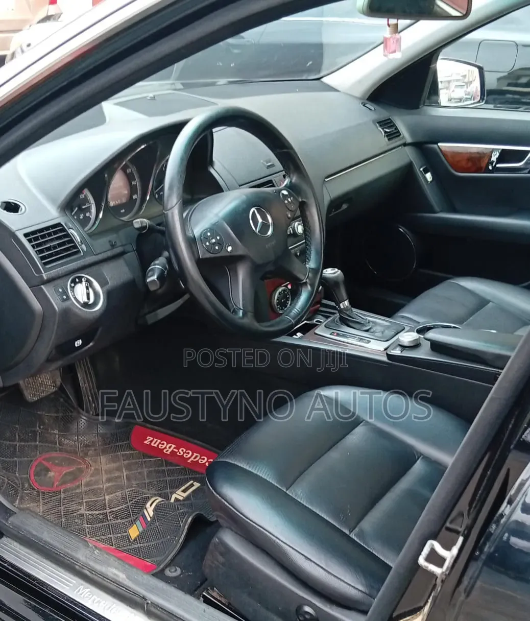 Mercedes-Benz C300 Luxury 4Matic Sedan AWD (3.0L 6cyl 7A) 2011 Black