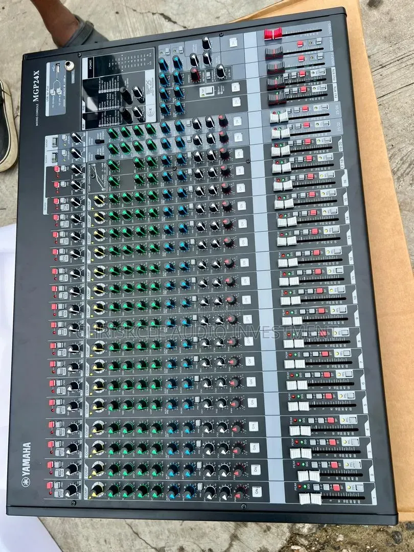 Yamaha Mgp24x Professional Analog Console Mixer