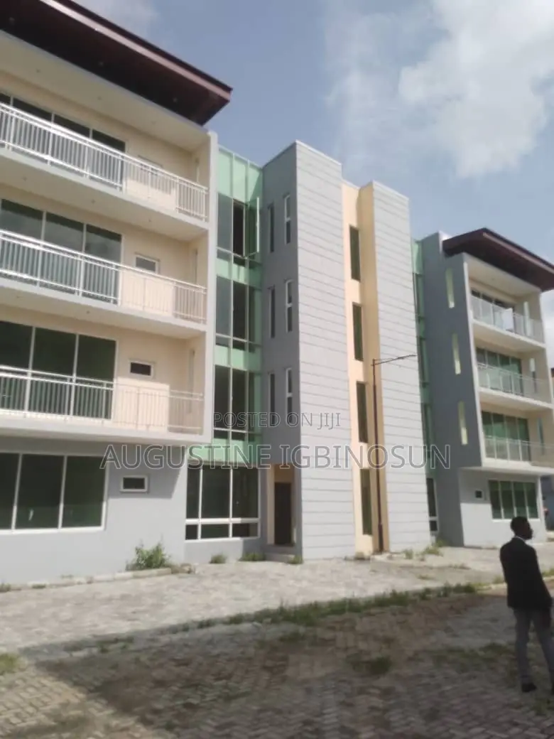 3bdrm Apartment in Sangotedo for sale