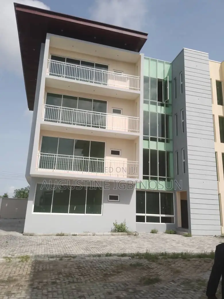 3bdrm Apartment in Sangotedo for sale