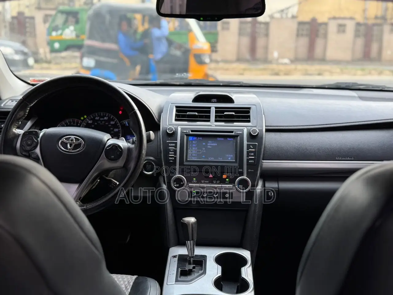 Toyota Camry SE 4dr Sedan (2.5L 4cyl 6A) 2013 Gray