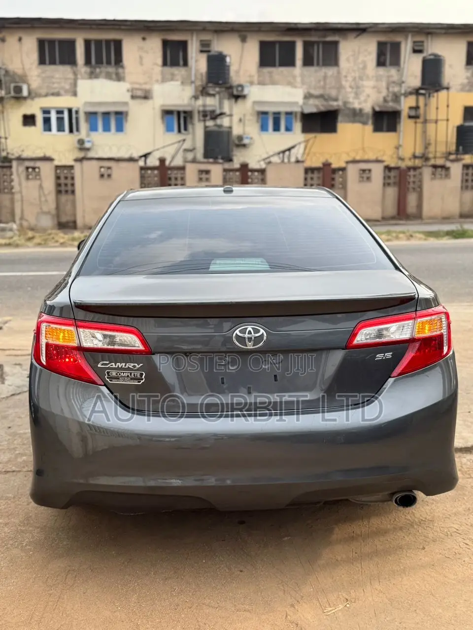 Toyota Camry SE 4dr Sedan (2.5L 4cyl 6A) 2013 Gray