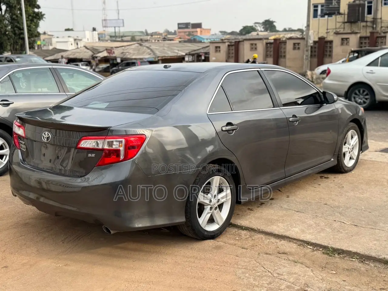 Toyota Camry SE 4dr Sedan (2.5L 4cyl 6A) 2013 Gray