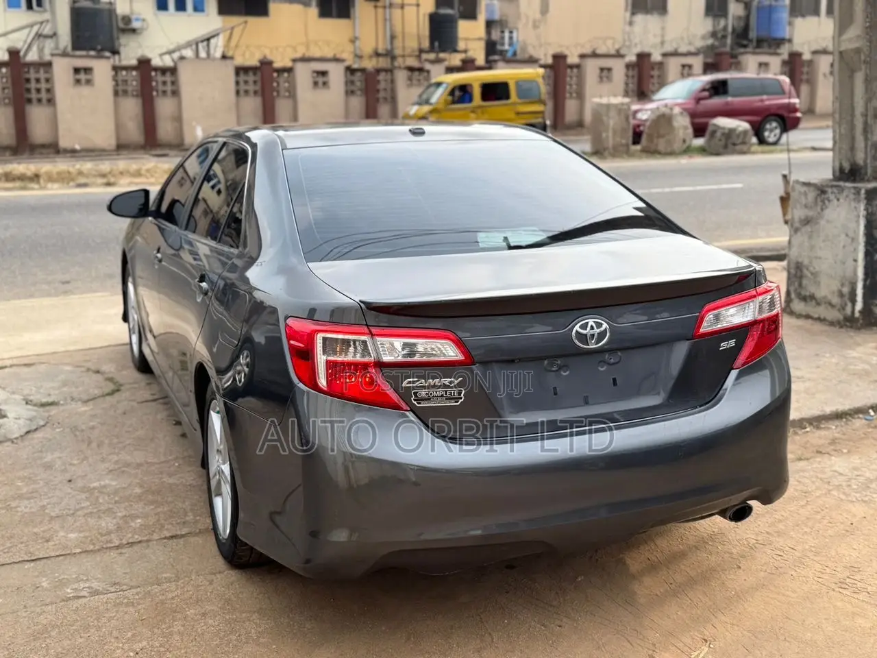 Toyota Camry SE 4dr Sedan (2.5L 4cyl 6A) 2013 Gray
