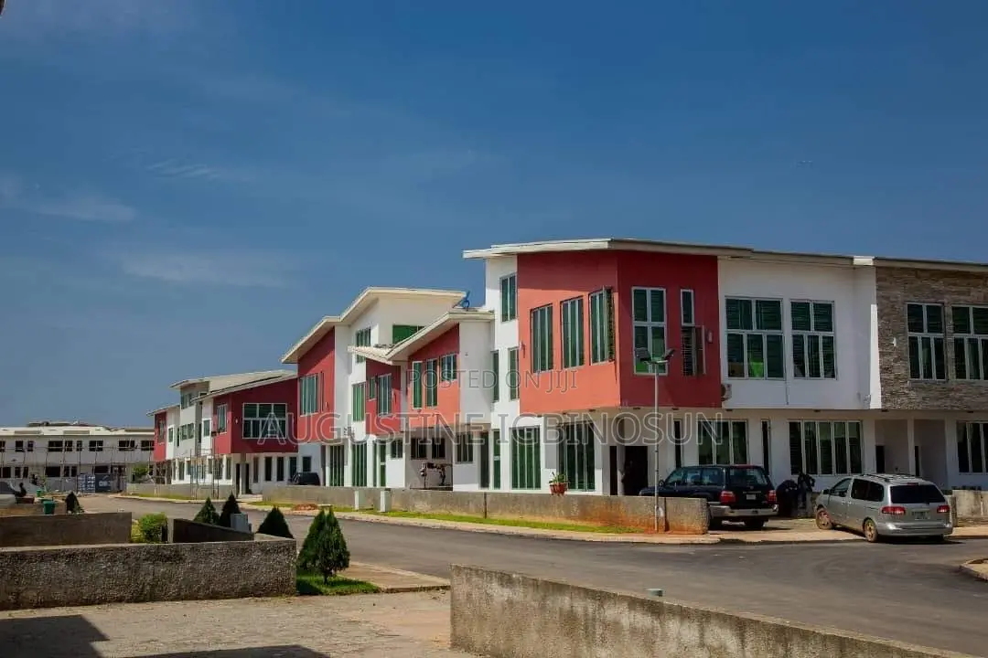 4bdrm Duplex in Obafemi-Owode for sale