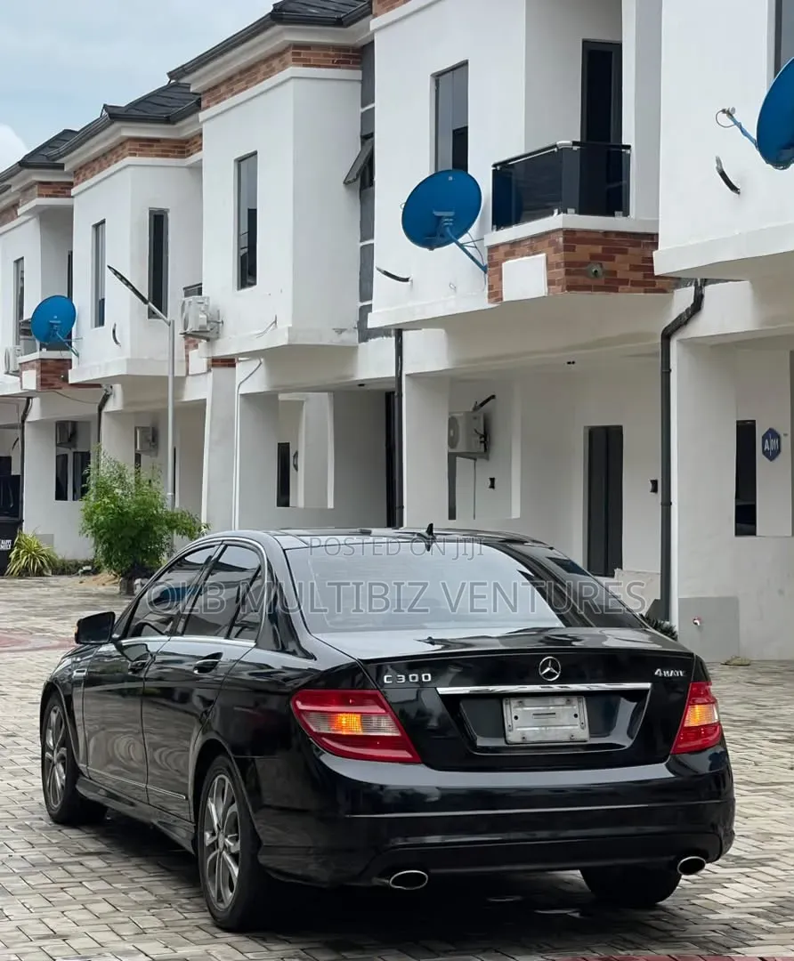 Mercedes-Benz C300 2011 Black