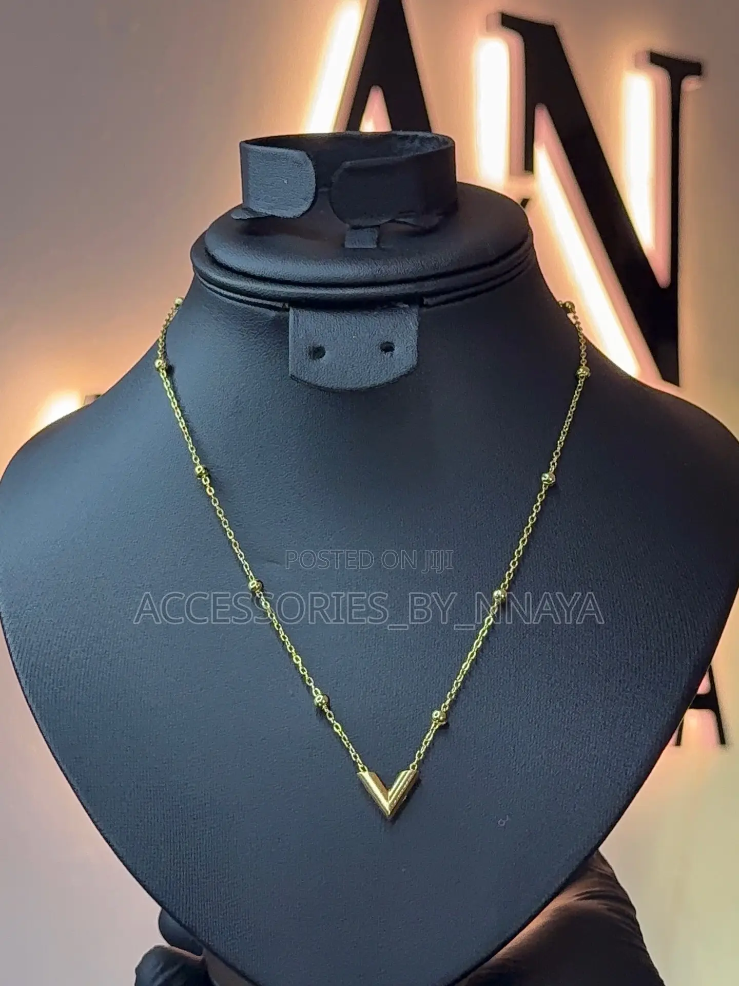 Gold v Pendant Necklace – Minimalist Jewelry