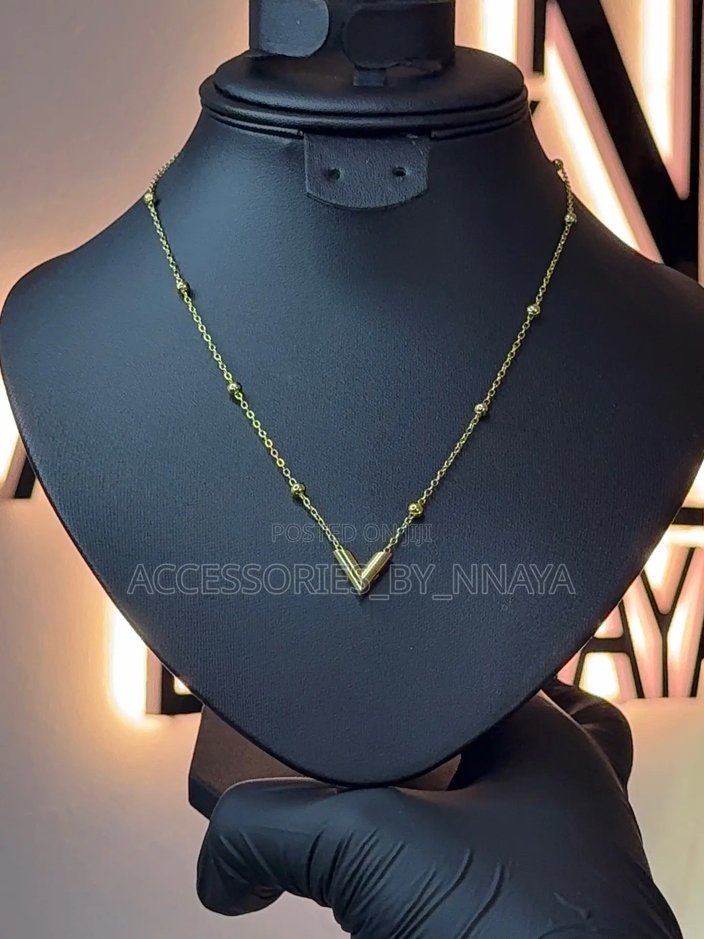 Gold v Pendant Necklace – Minimalist Jewelry