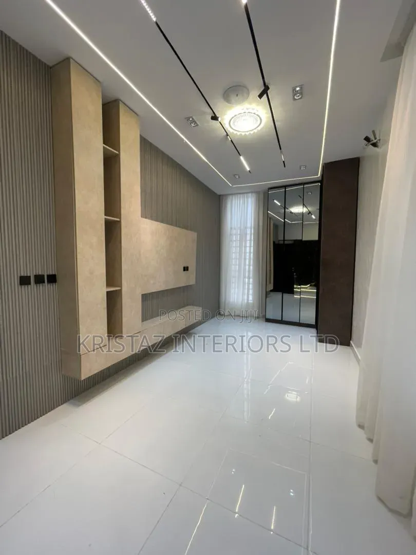 5bdrm Duplex in Chevron for sale