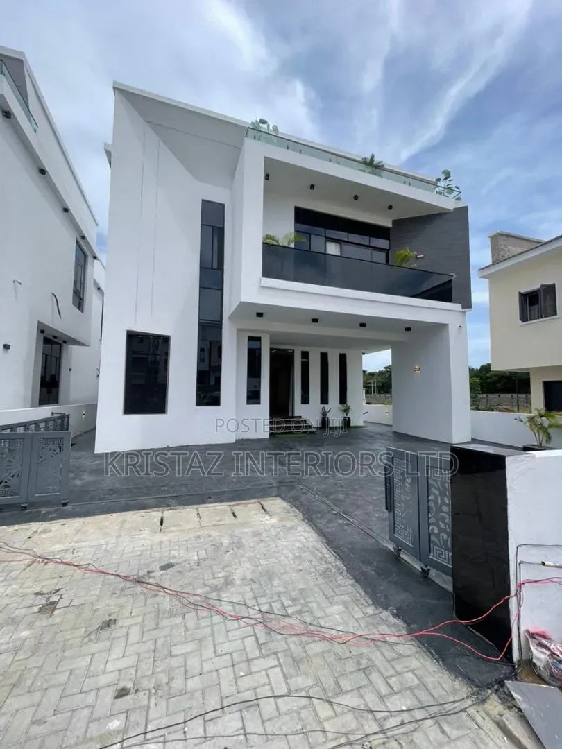 5bdrm Duplex in Chevron for sale