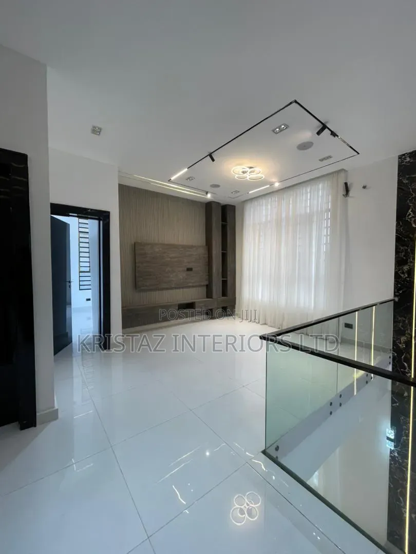 5bdrm Duplex in Chevron for sale