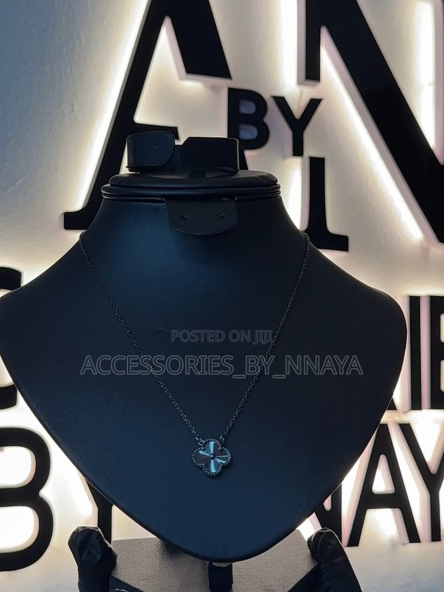 Black 4-Leaf Clover Pendant Necklace