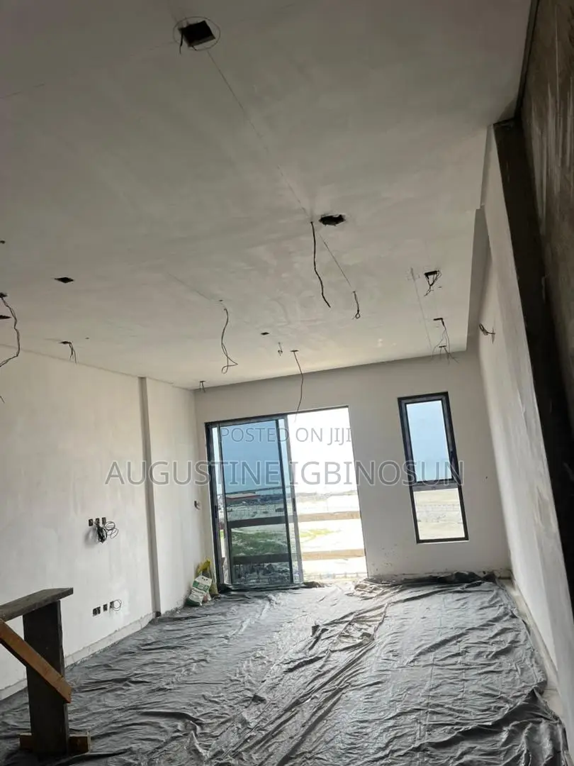 3bdrm Apartment in Victoria Island for sale