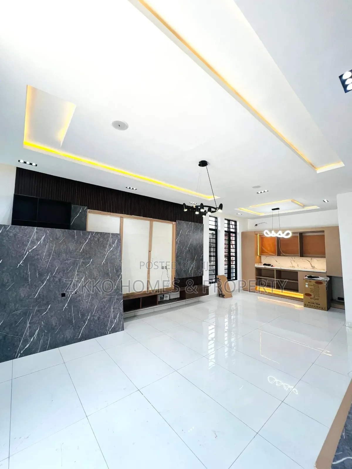 5bdrm Duplex in Ikota for sale