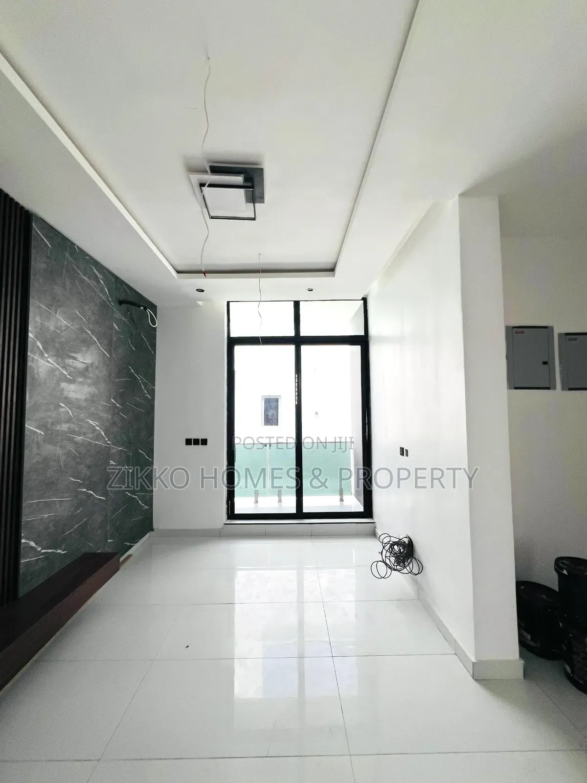 5bdrm Duplex in Ikota for sale