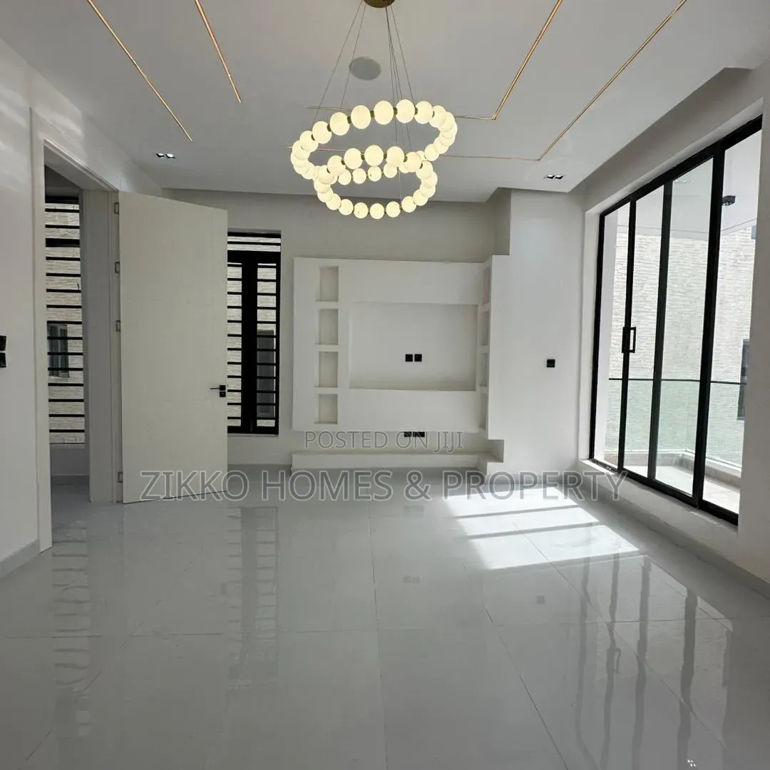 5bdrm Duplex in Lekki Phase 1 for sale
