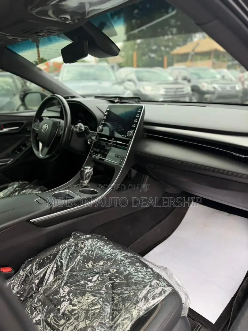 Toyota Avalon 2022 Black