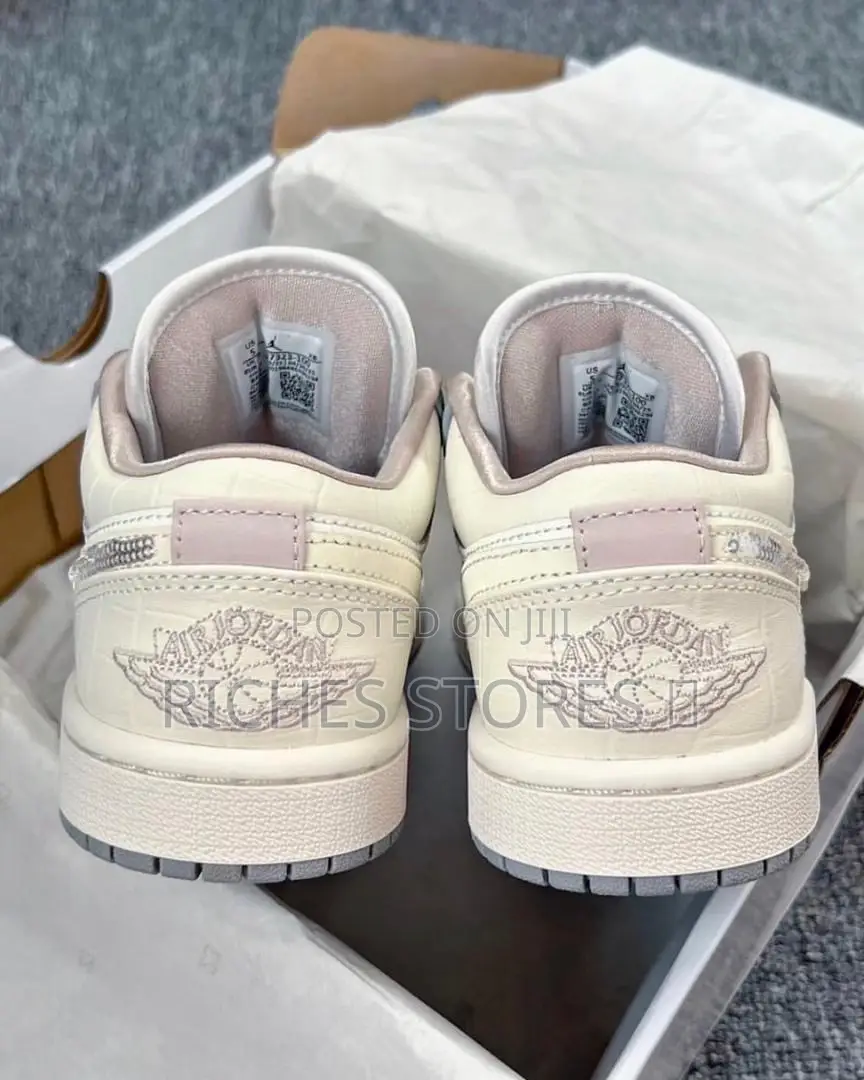 Nike Air Jordan 1 Low Sail Soft Pearl