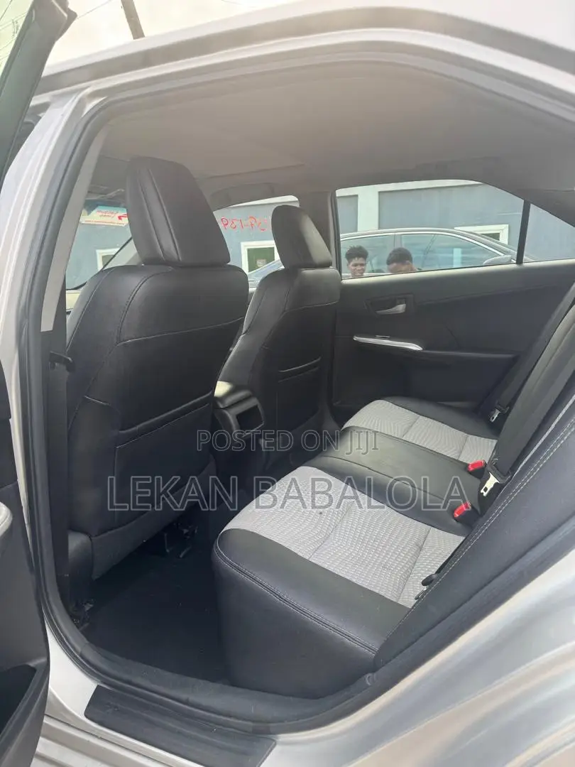 Toyota Camry SE 4dr Sedan (2.5L 4cyl 6A) 2014 Silver