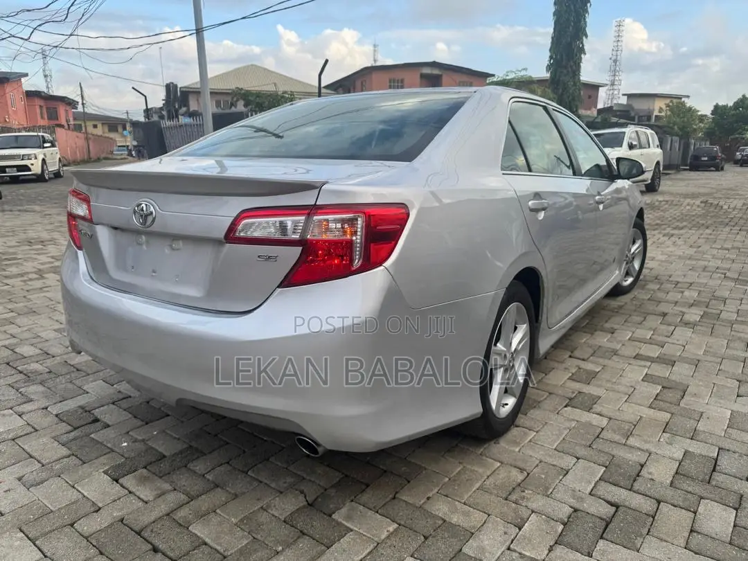 Toyota Camry SE 4dr Sedan (2.5L 4cyl 6A) 2014 Silver