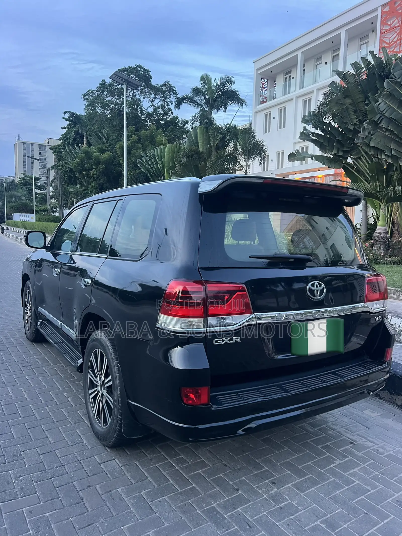 Toyota Land Cruiser 4.0 V6 GX-R 2015 Black