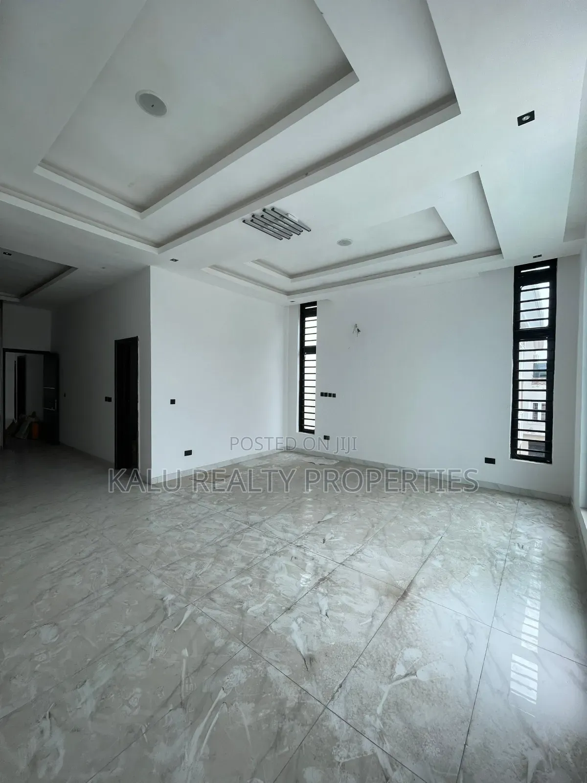 5bdrm Duplex in Osapa, Lekki for sale