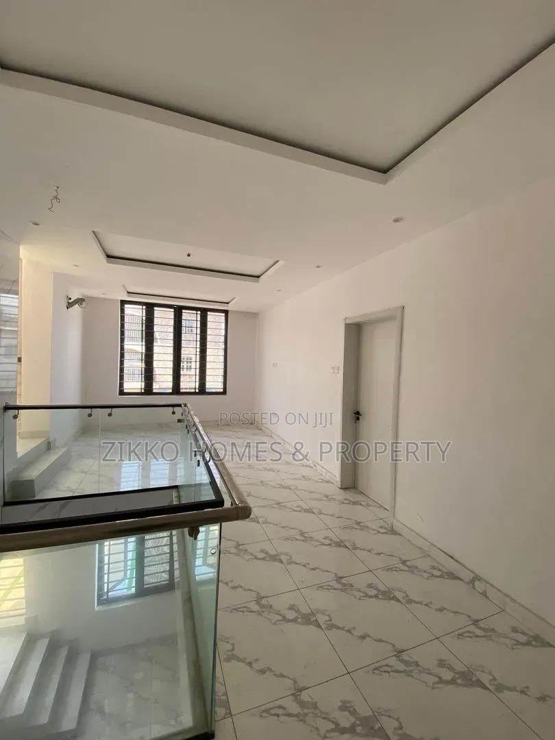 4bdrm Duplex in Ologolo, Lekki Phase 1 for sale