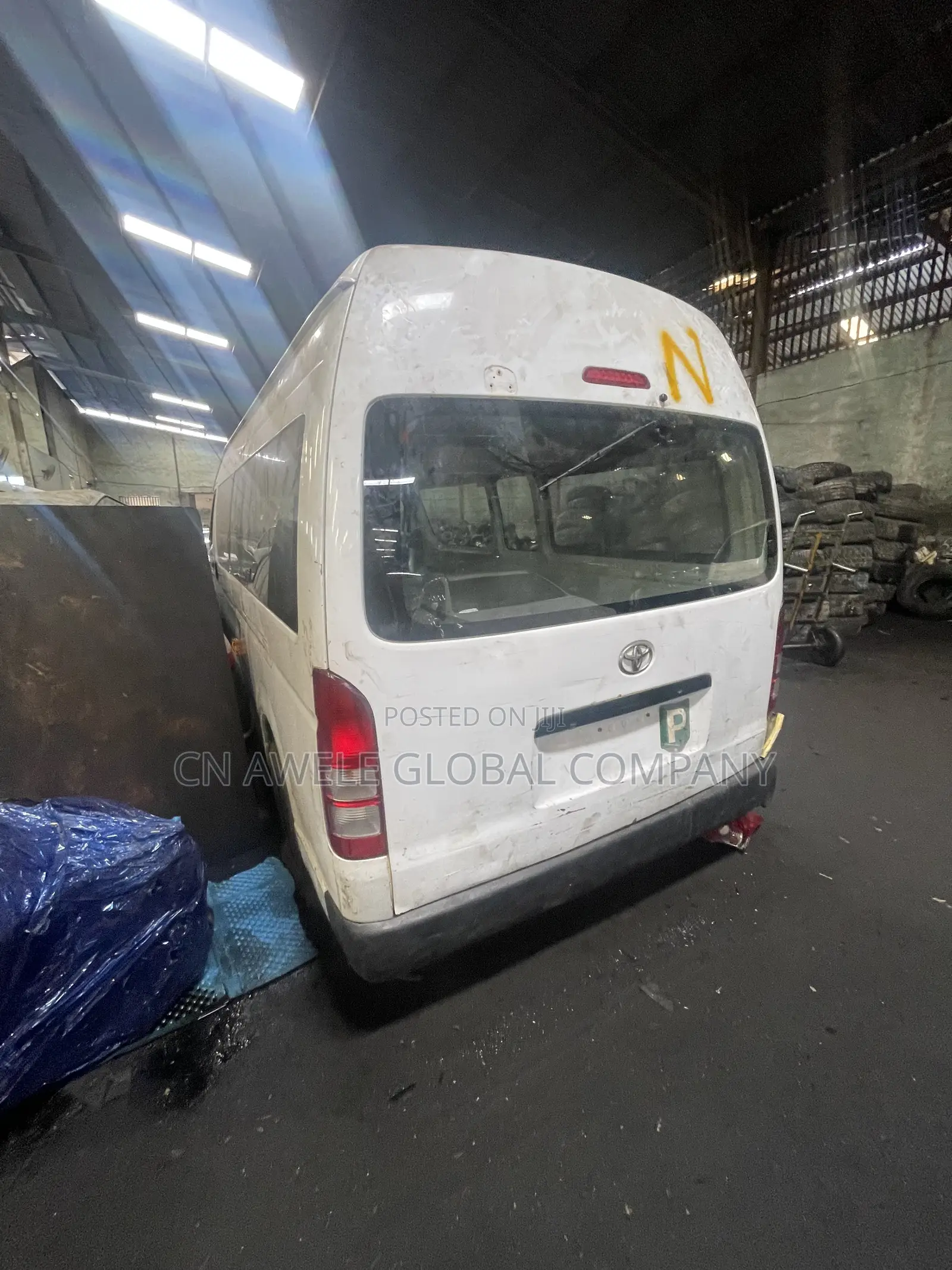 Toyota HiAce 2004 White