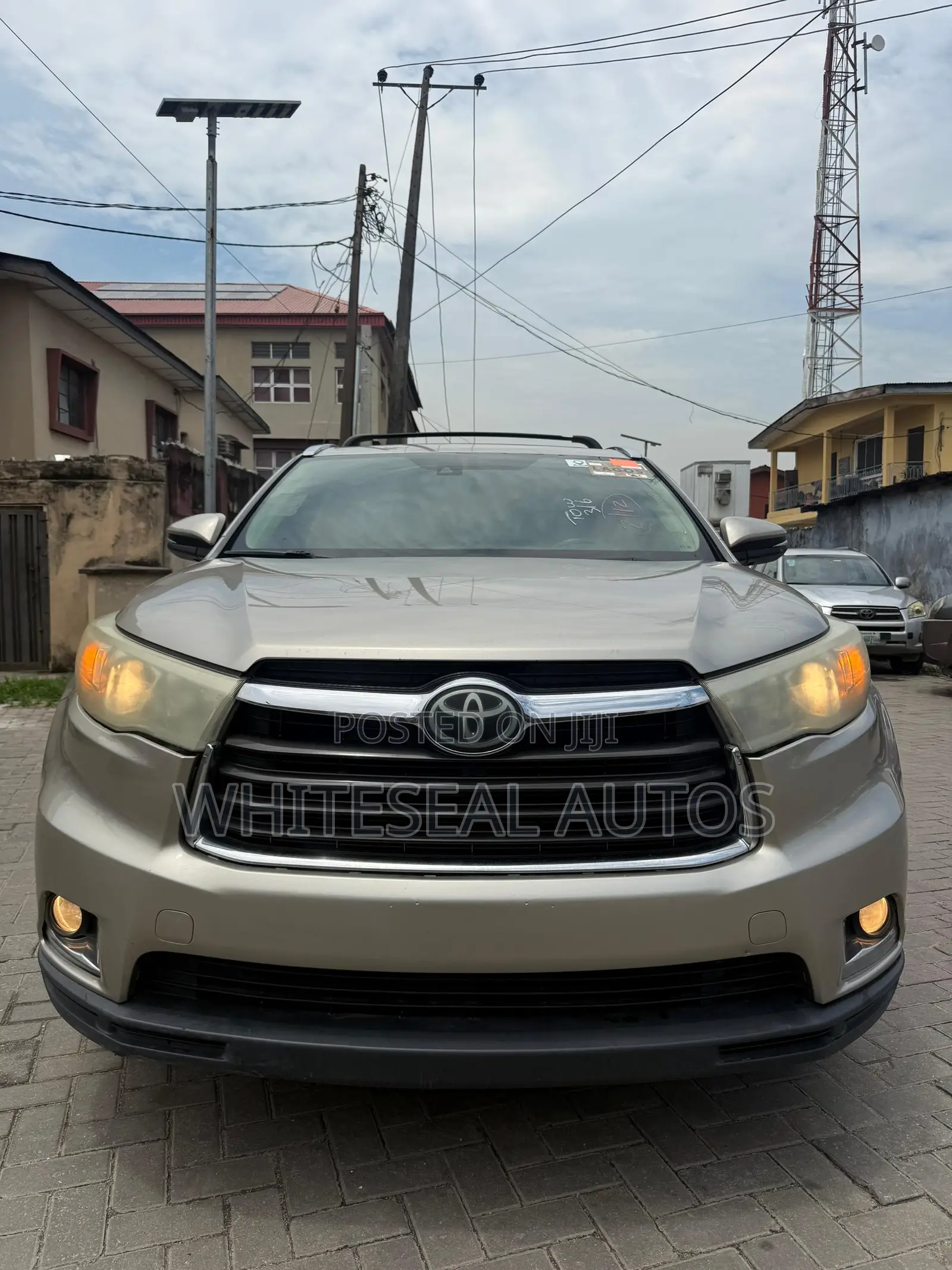 Toyota Highlander Limited Platinum 4dr SUV AWD (3.5L 6cyl 6A) 2015 Gold