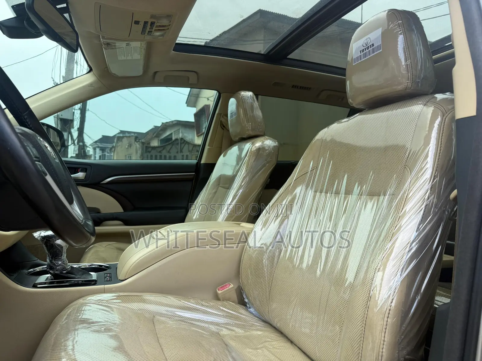 Toyota Highlander Limited Platinum 4dr SUV AWD (3.5L 6cyl 6A) 2015 Gold
