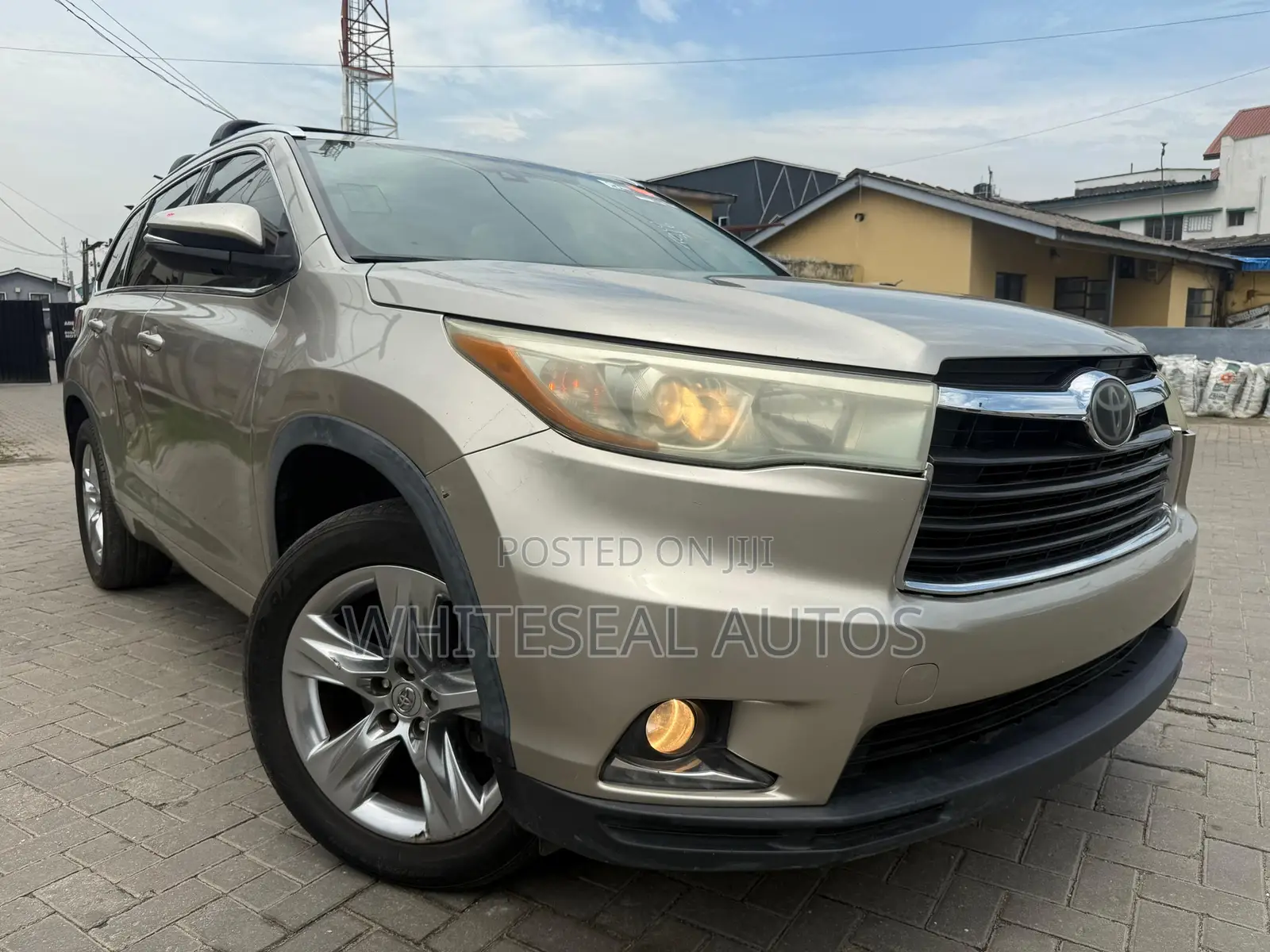 Toyota Highlander Limited Platinum 4dr SUV AWD (3.5L 6cyl 6A) 2015 Gold