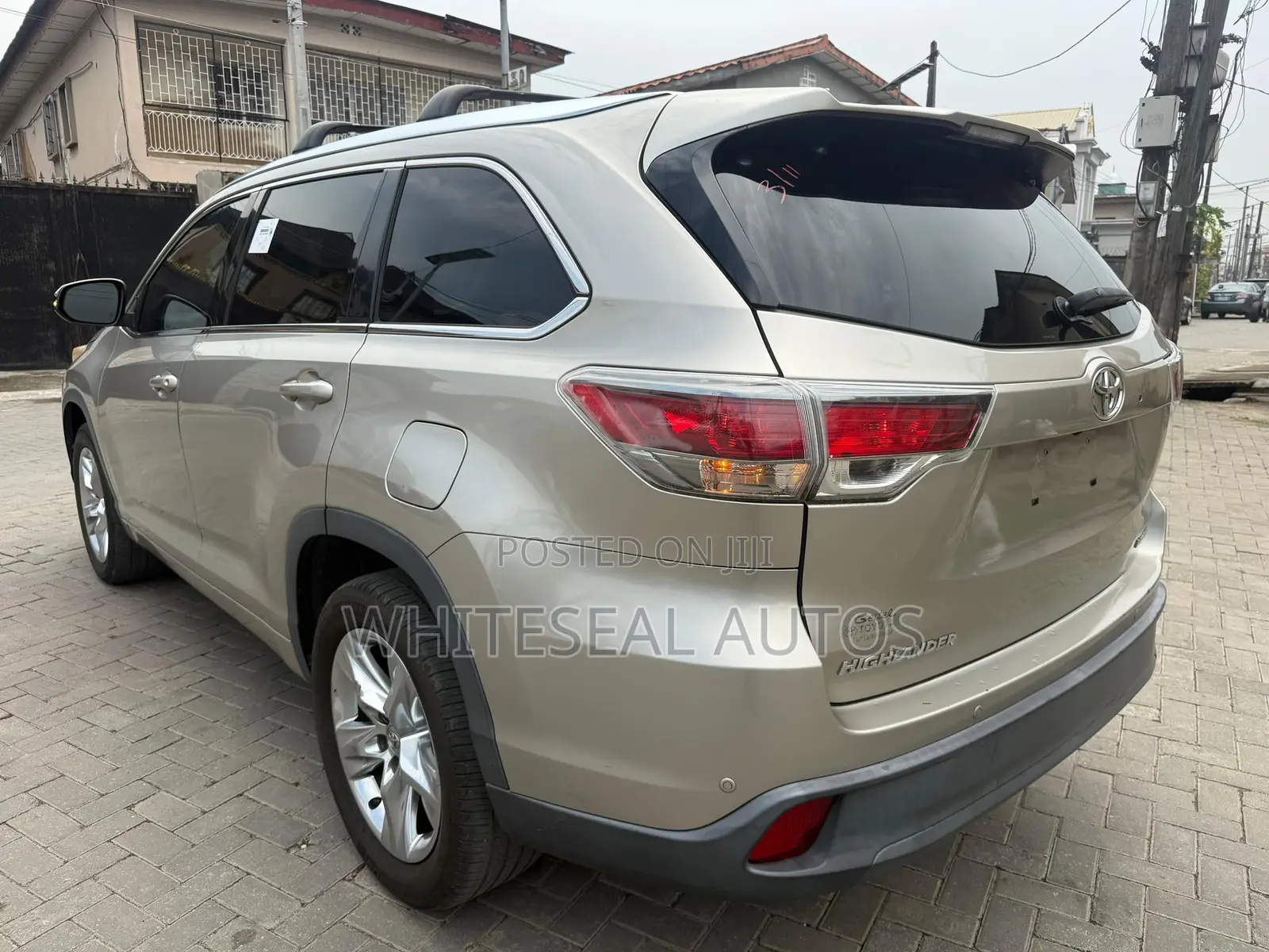 Toyota Highlander Limited Platinum 4dr SUV AWD (3.5L 6cyl 6A) 2015 Gold
