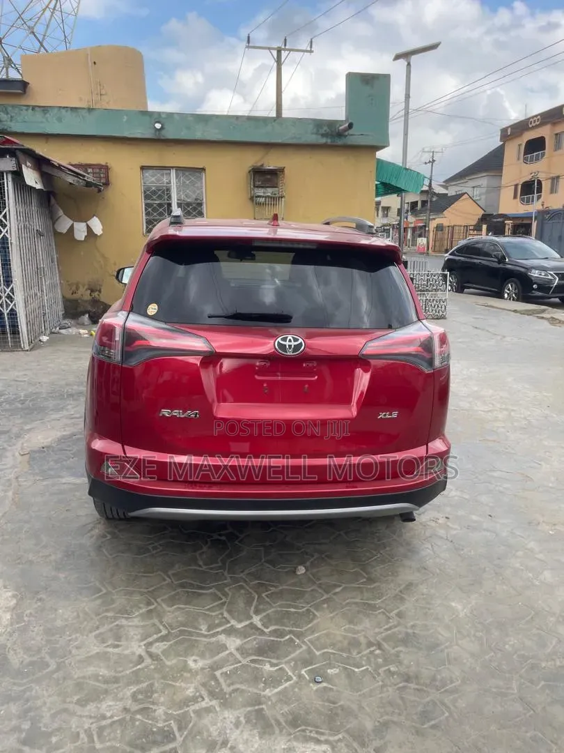 Toyota RAV4 XLE 4dr SUV AWD (2.5L 4cyl 6A) 2018 Red