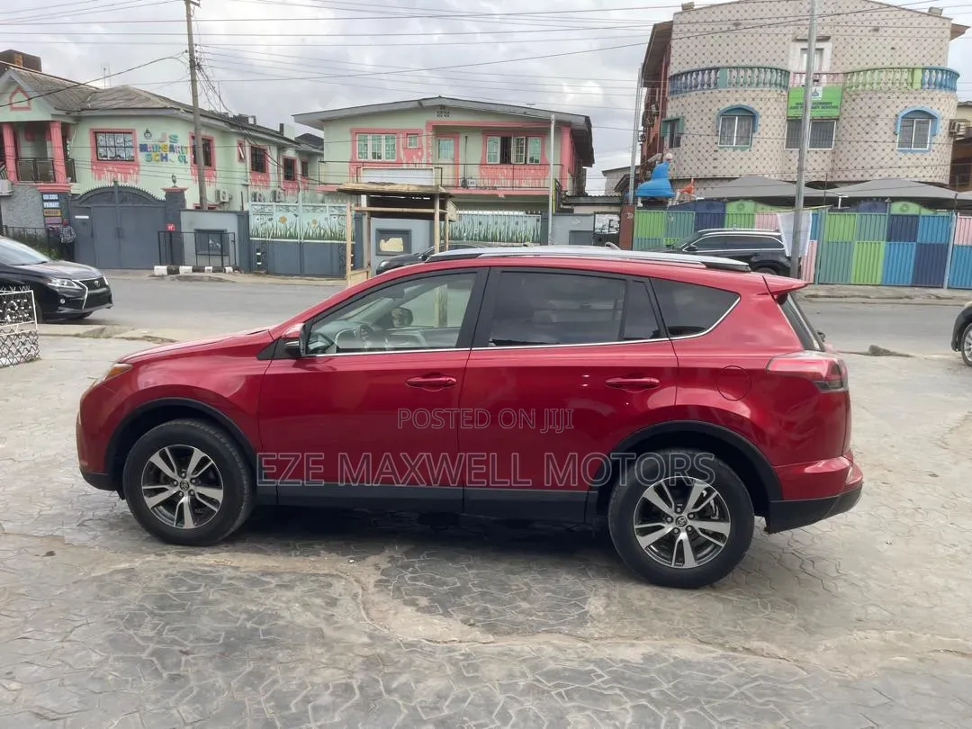 Toyota RAV4 XLE 4dr SUV AWD (2.5L 4cyl 6A) 2018 Red