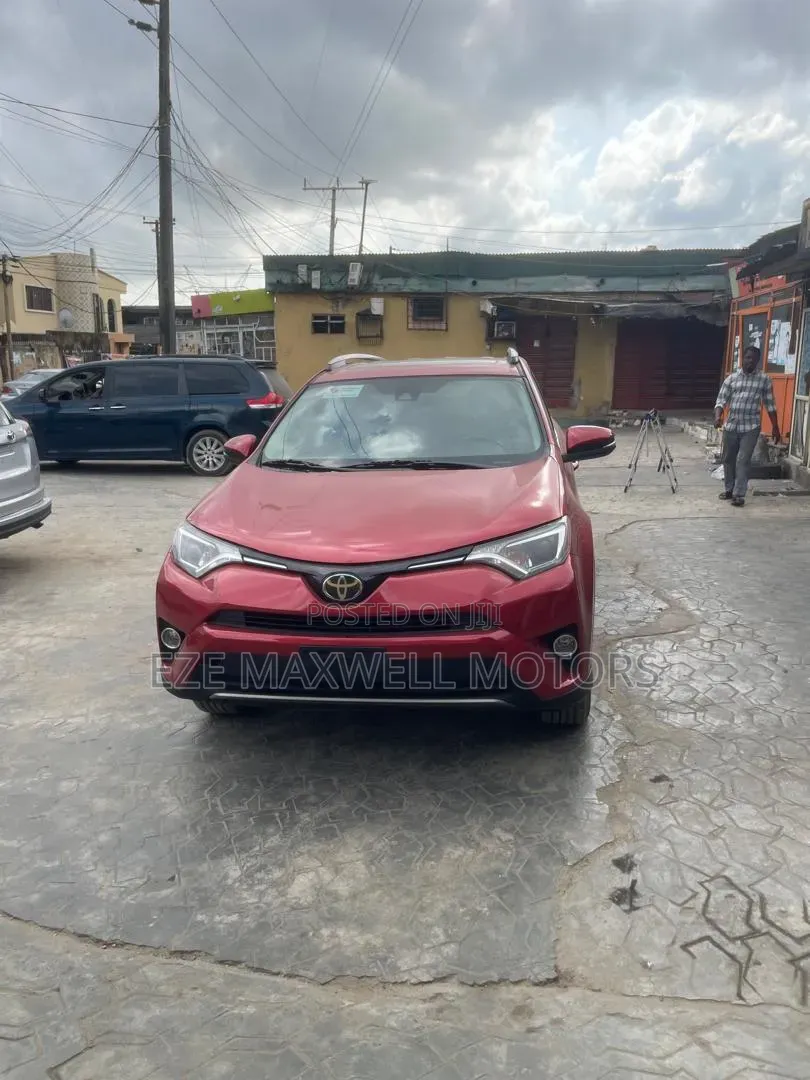 Toyota RAV4 XLE 4dr SUV AWD (2.5L 4cyl 6A) 2018 Red