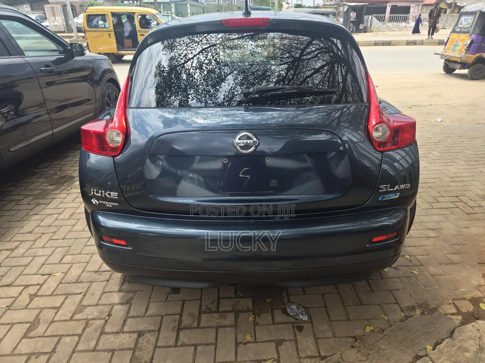 Nissan Juke SL 4dr Hatchback AWD (1.6L 4cyl Turbo CVT) 2014 Gray