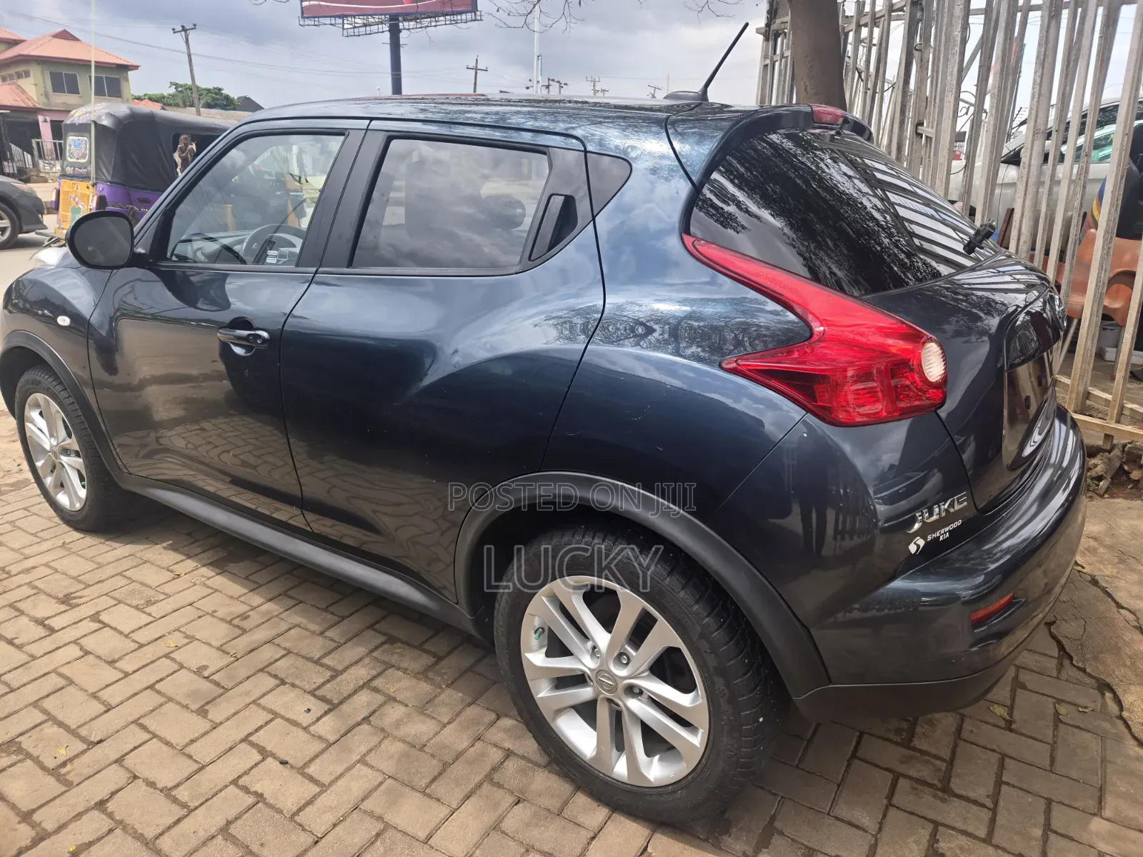 Nissan Juke SL 4dr Hatchback AWD (1.6L 4cyl Turbo CVT) 2014 Gray